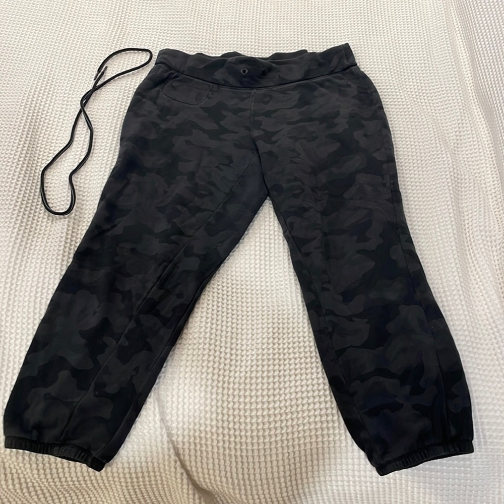 Calvin Klein Cropped Sweatpants